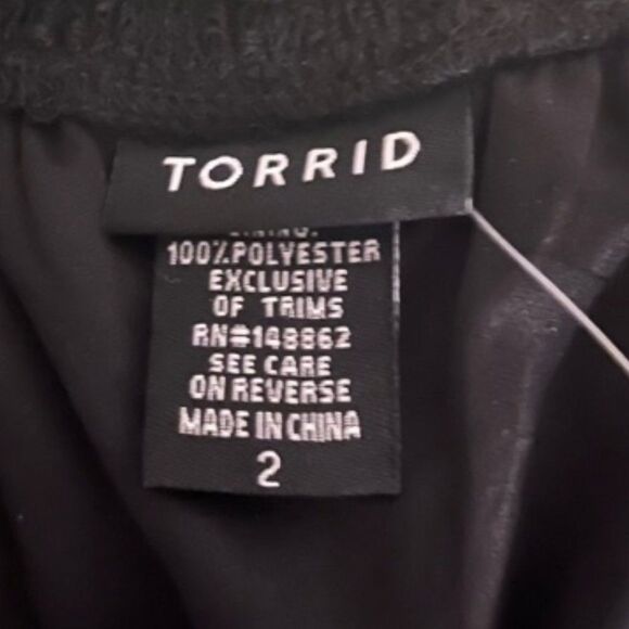 New Torrid Woman Top Off-shoulder sleeves lace Size 2 Black polyester plus - Picture 6 of 12